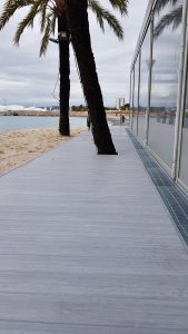 Aluminiumsgulv fra Alu Floors Scandinavia Terrasse ved sjøen