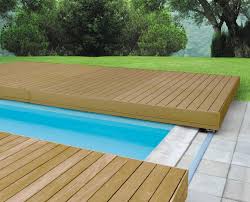 Mobile terrace for swimming pool