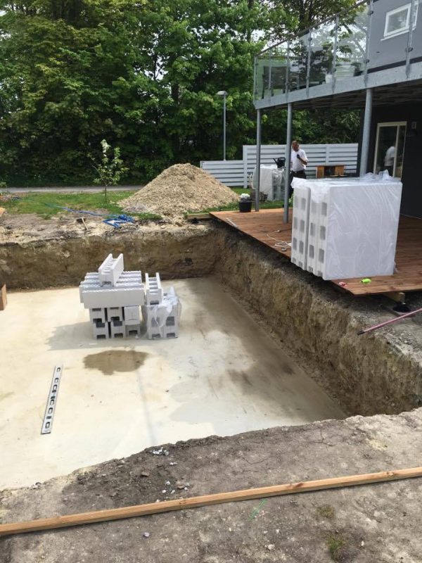 Construction des murs de la piscine