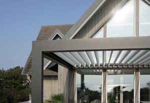 Pérgola bioclimática de aluminio