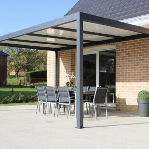 Eine solide und ästhetische selbsttragende Pergola aus Aluminium, hergestellt in Frankreich