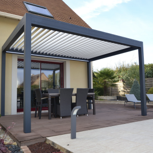 Pérgola bioclimática de aluminio autoportante eléctrica