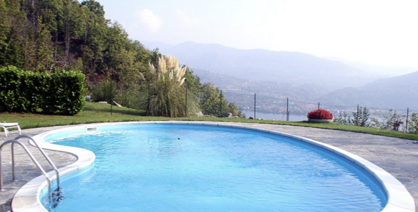 Piscine en kit Bijou.