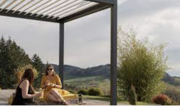 R-Sun ready-to-assemble bioclimatic pergola.