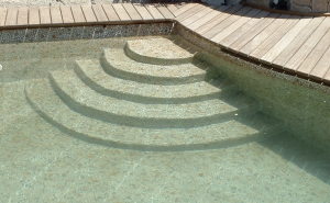 Escalier d’angle sous liner pour piscine enterrée Forme arrondi