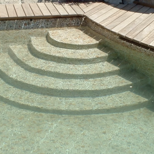 Escalier d’angle sous liner pour piscine enterrée Forme arrondi